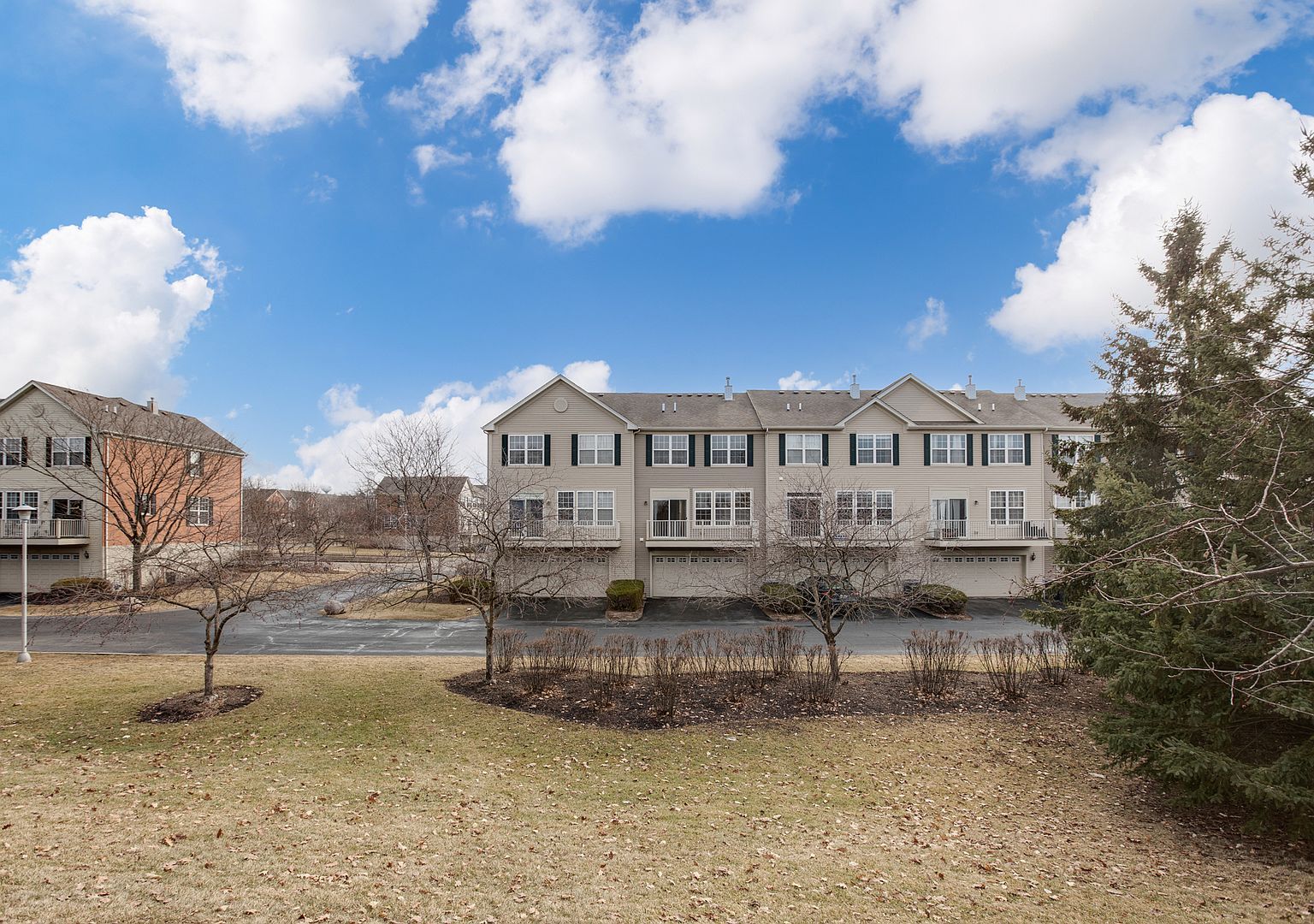 720 Thornbury Rd Bartlett, IL 60103 - Thumbnail 3