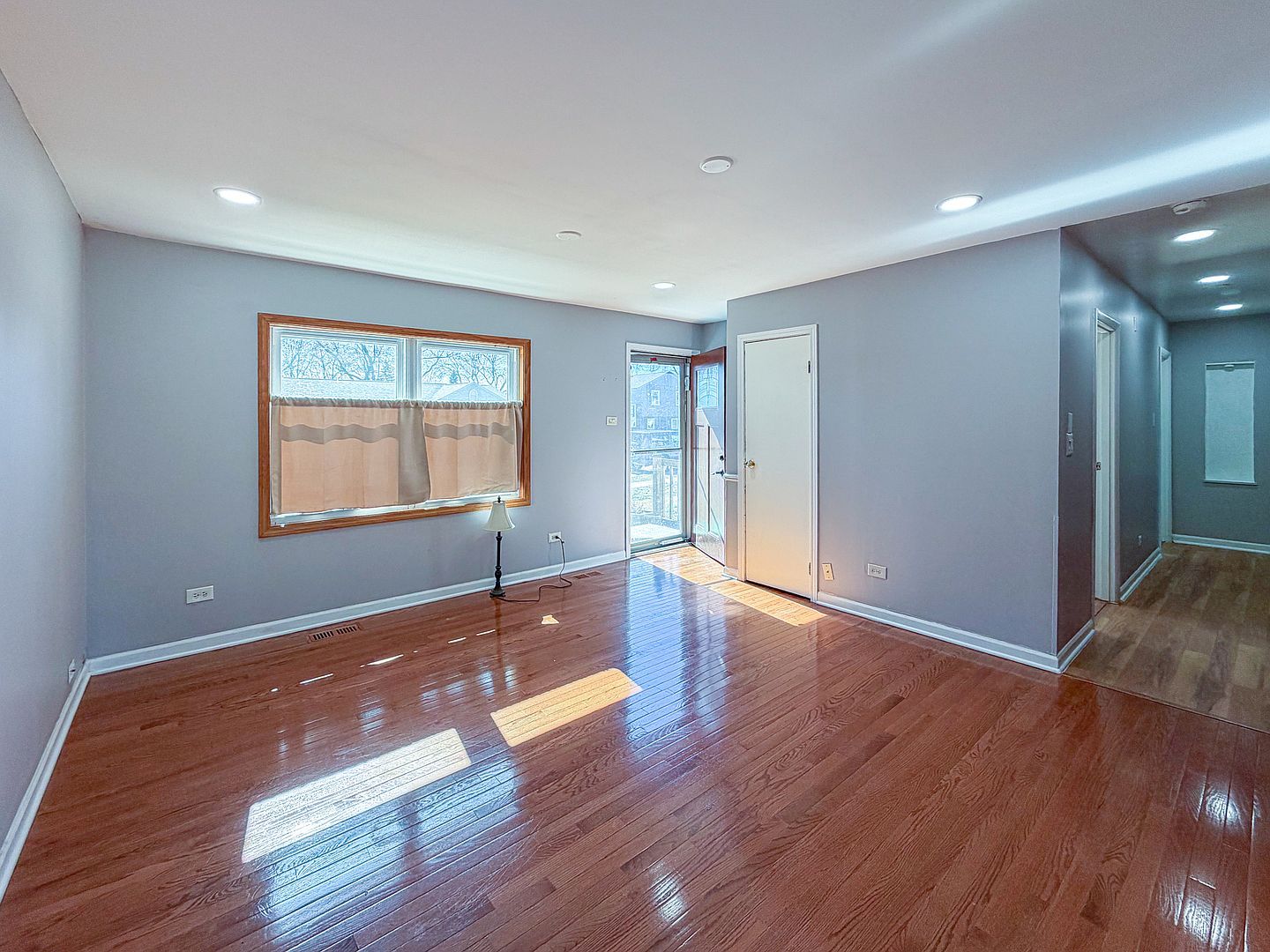 290 E Wrightwood Ave Glendale Heights, IL 60139 - Thumbnail 3