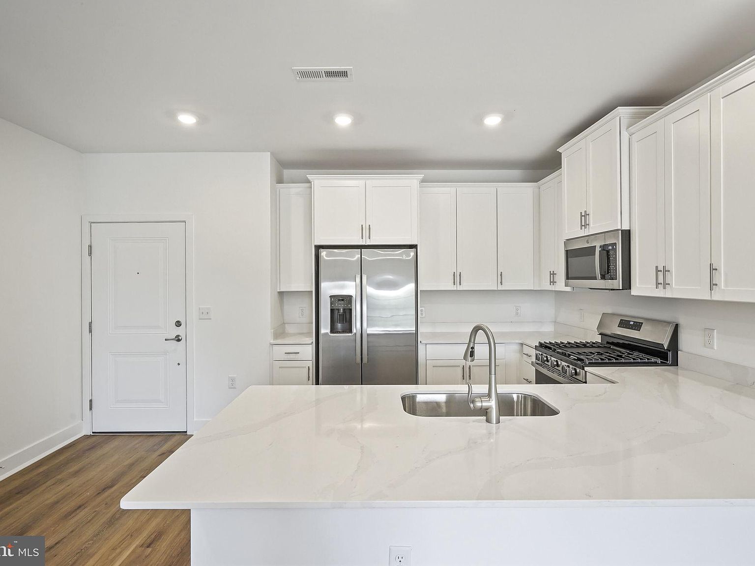 27201 Radford Ct Monroe Township, NJ 08831 - Thumbnail 3