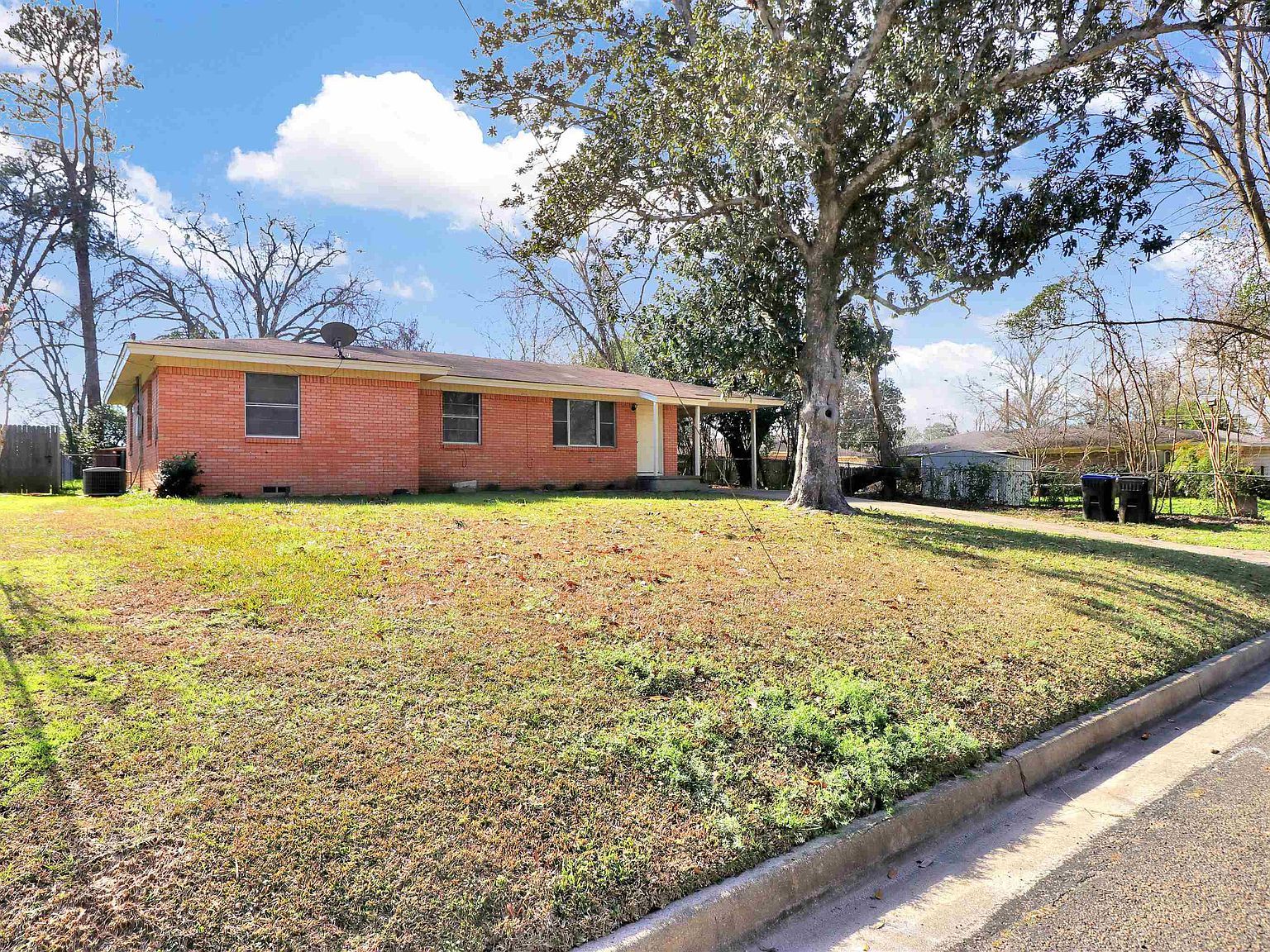 1004 Meadowbrook Dr Longview, TX 75601 - Thumbnail 3