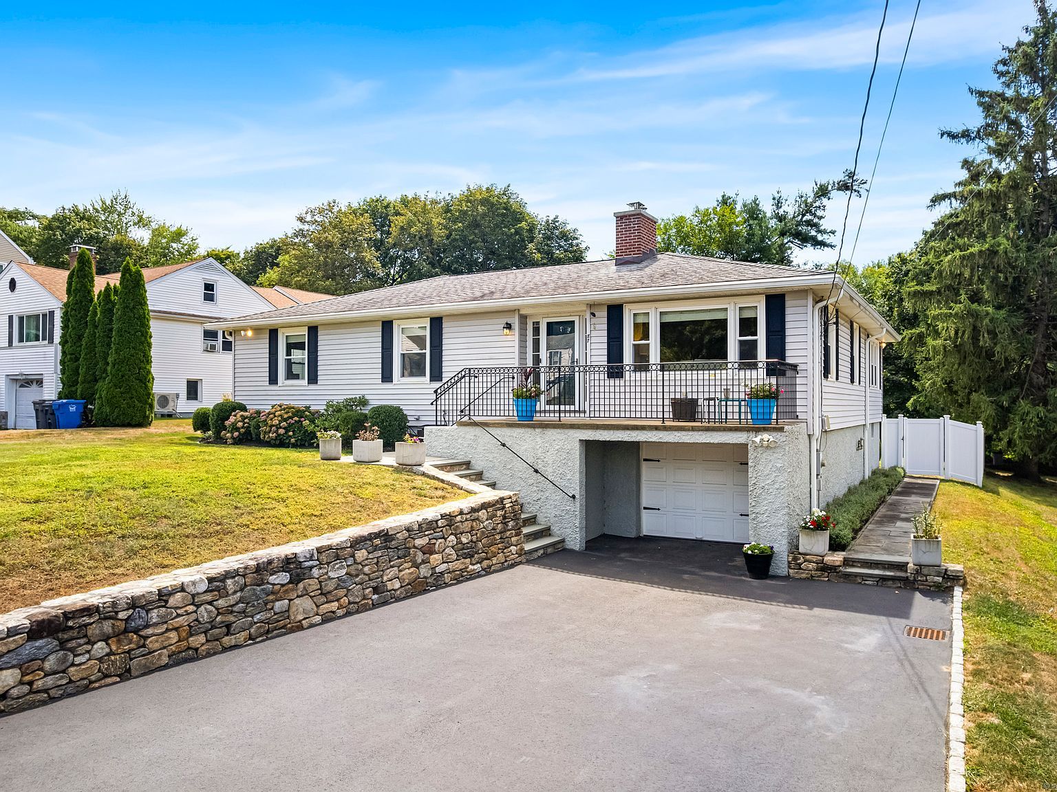 87 Parkway Dr Trumbull, CT 06611 - Thumbnail 3