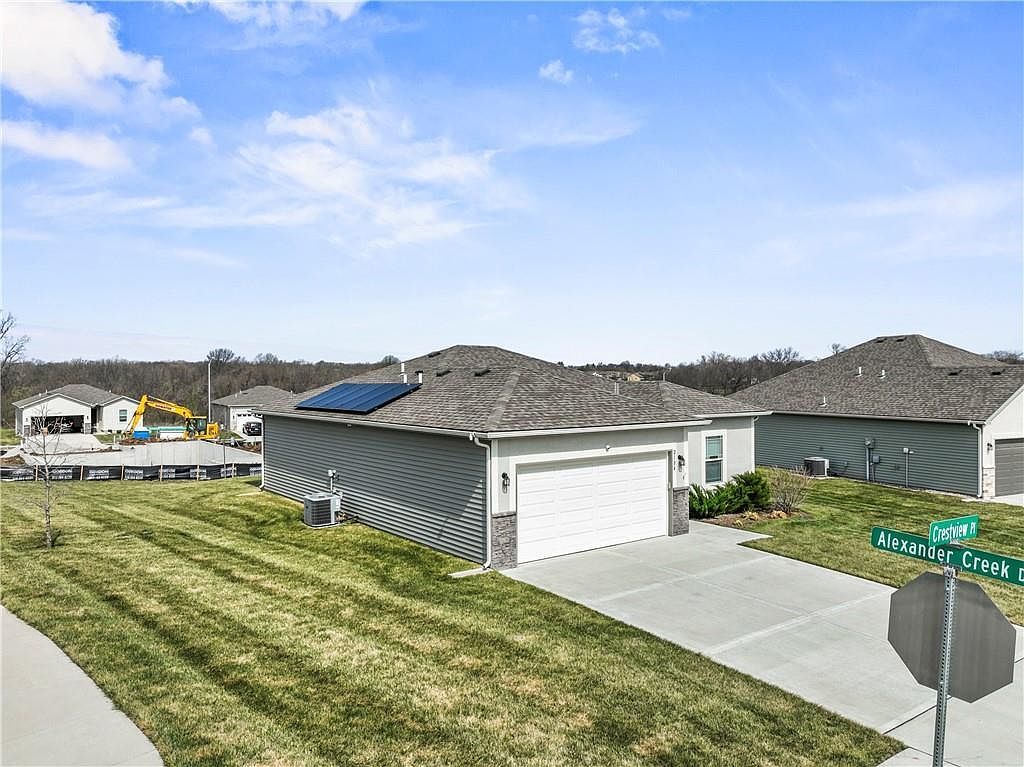 2104 Crestview Ct Raymore, MO 64083 - Thumbnail 3