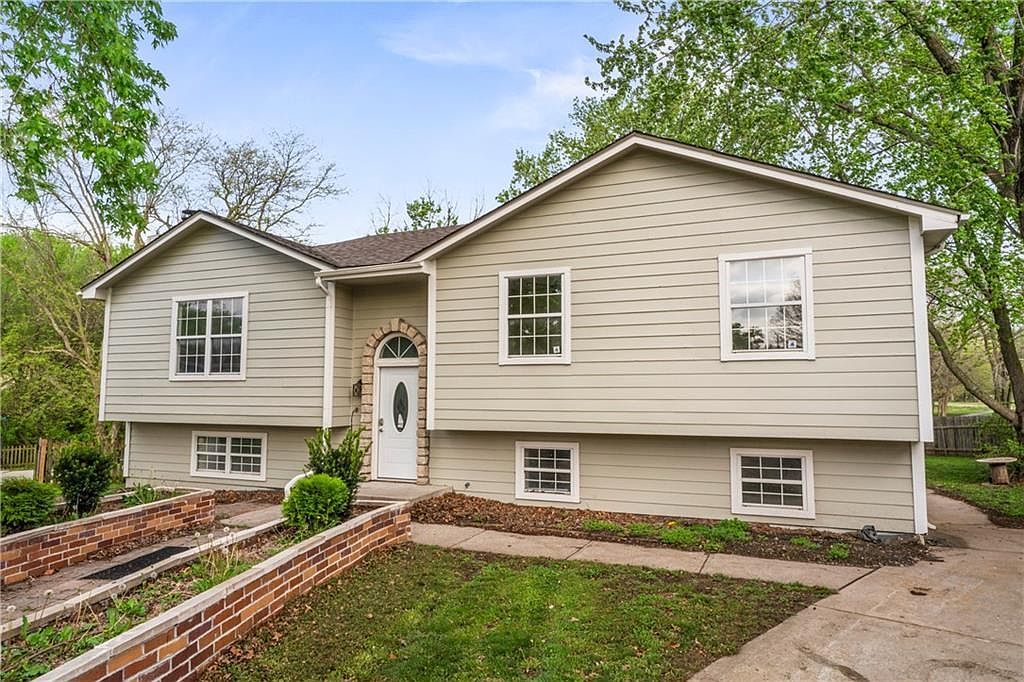 318 SE Bent Tree Dr Blue Springs, MO 64014 - Thumbnail 3