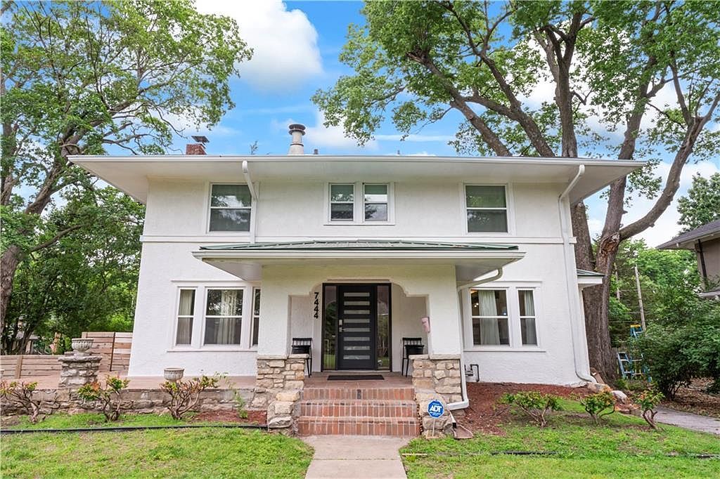 7444 Summit St Kansas City, MO 64114 - Thumbnail 3