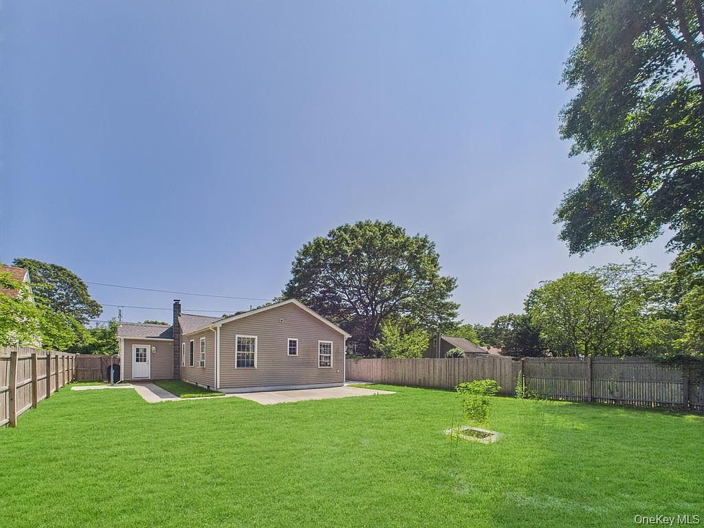 279 Commack Rd Shirley, NY 11967 - Thumbnail 3