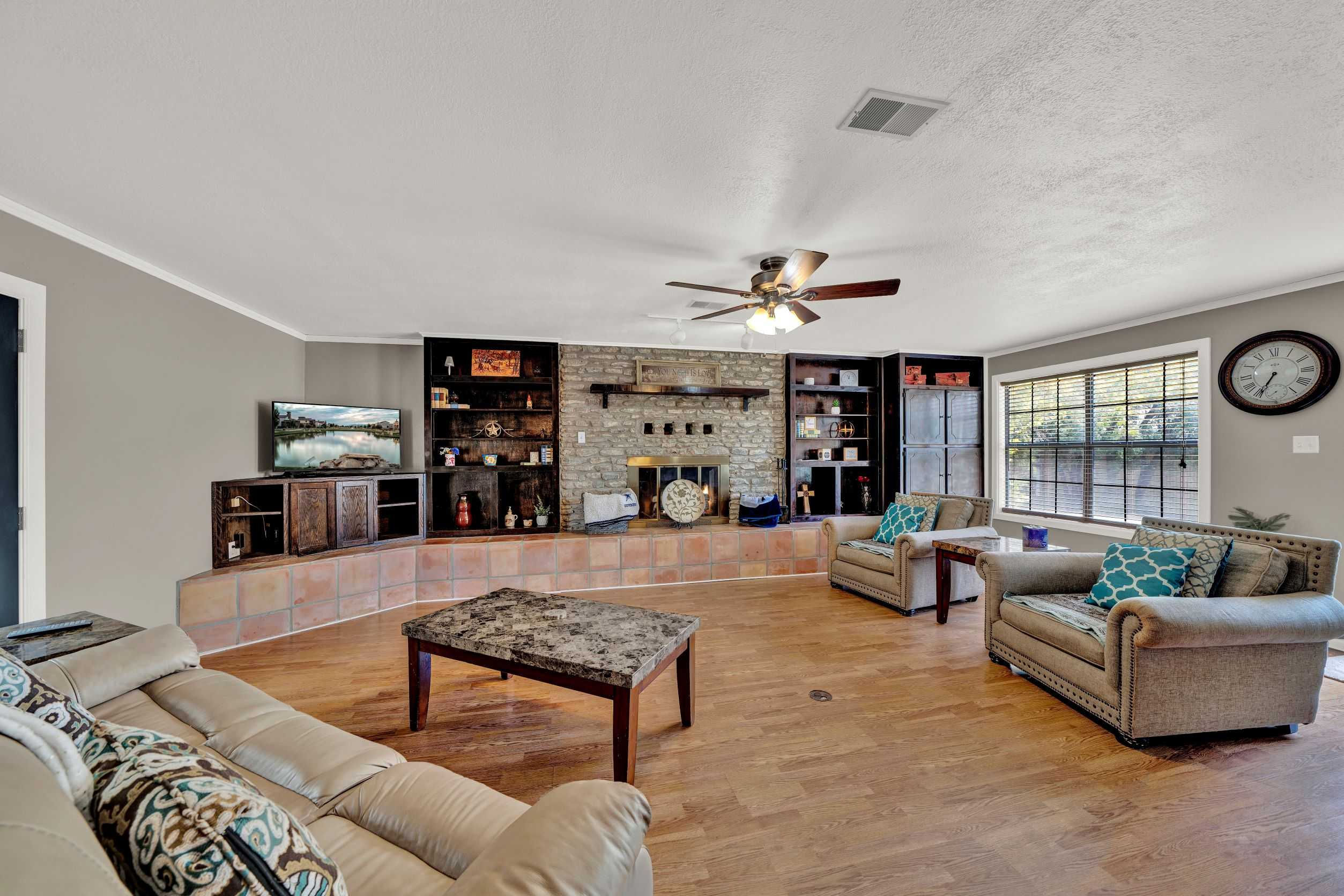 1210 Beall St, Ozona, TX, USA, 76943 - Thumbnail 3