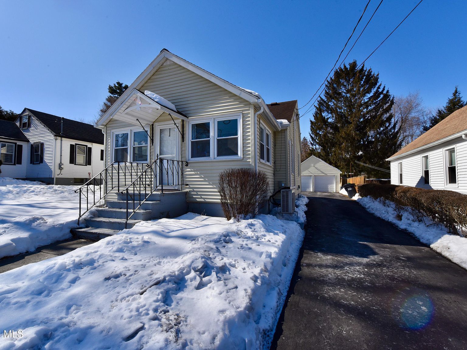 27 Sidney Ave Waterford, NY 12188 - Thumbnail 3