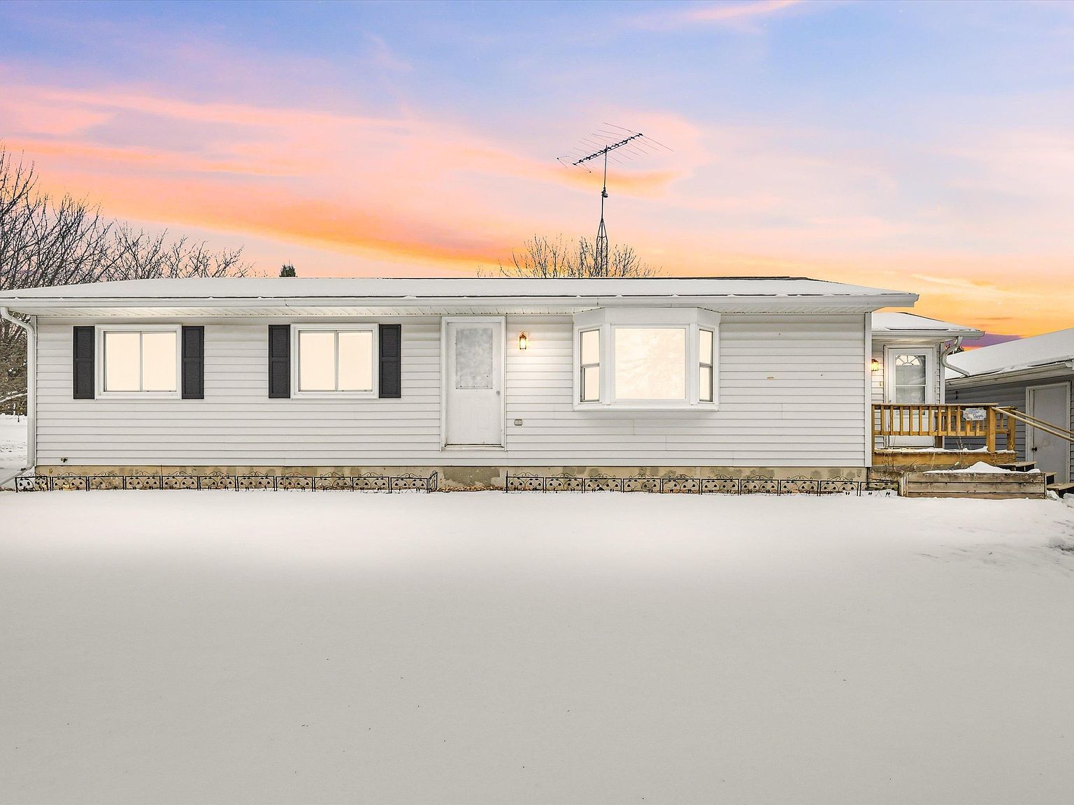 N5516 Hillside Dr Wild Rose, WI 54984 - Thumbnail 3