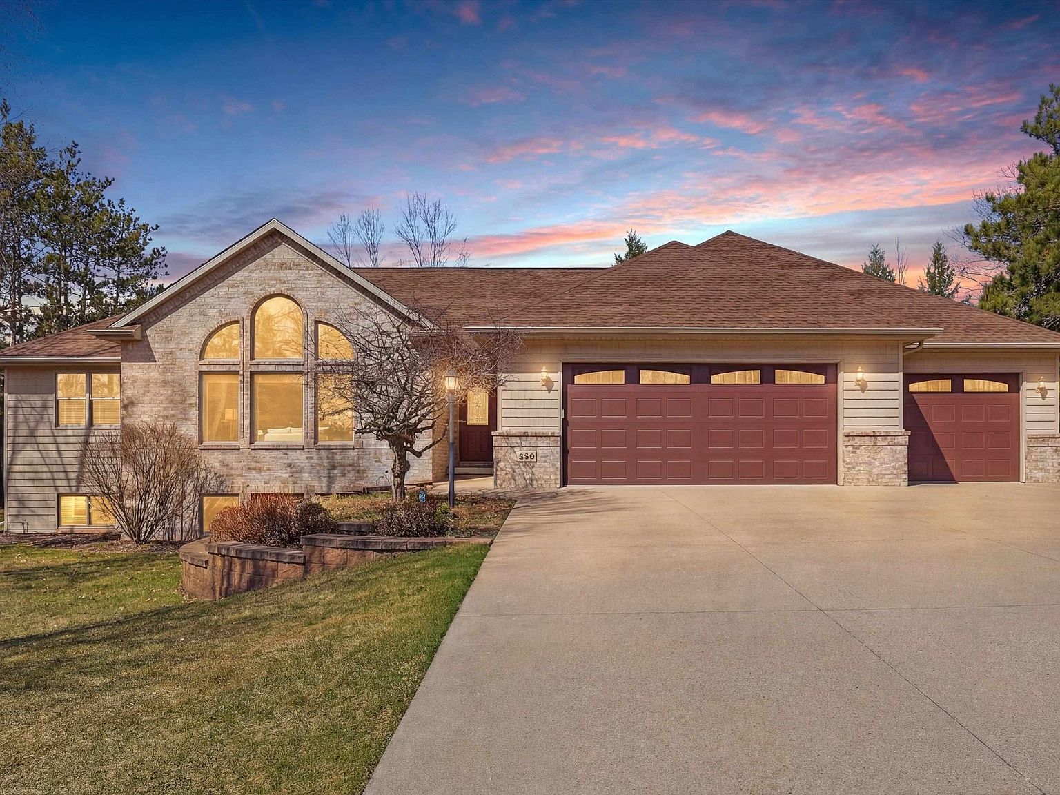 429 S Pine Grove Ln Hortonville, WI 54944 - Thumbnail 3