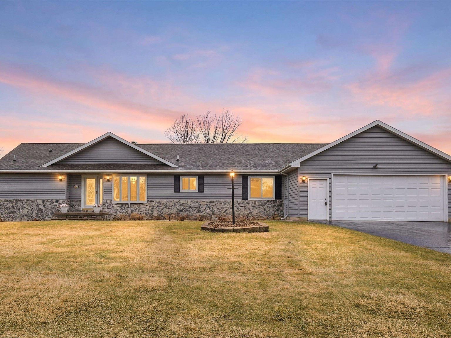 5235 Chesapeake Ct Oshkosh, WI 54901 - Thumbnail 3