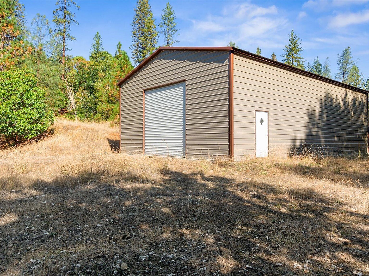 221 Davis Dr Weaverville, CA 96093 - Thumbnail 3