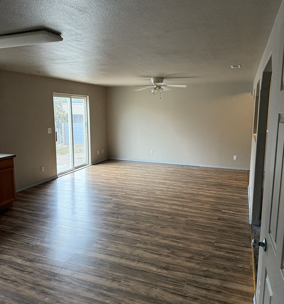 2464 Blue Jay St Umatilla, OR 97882 - Thumbnail 3