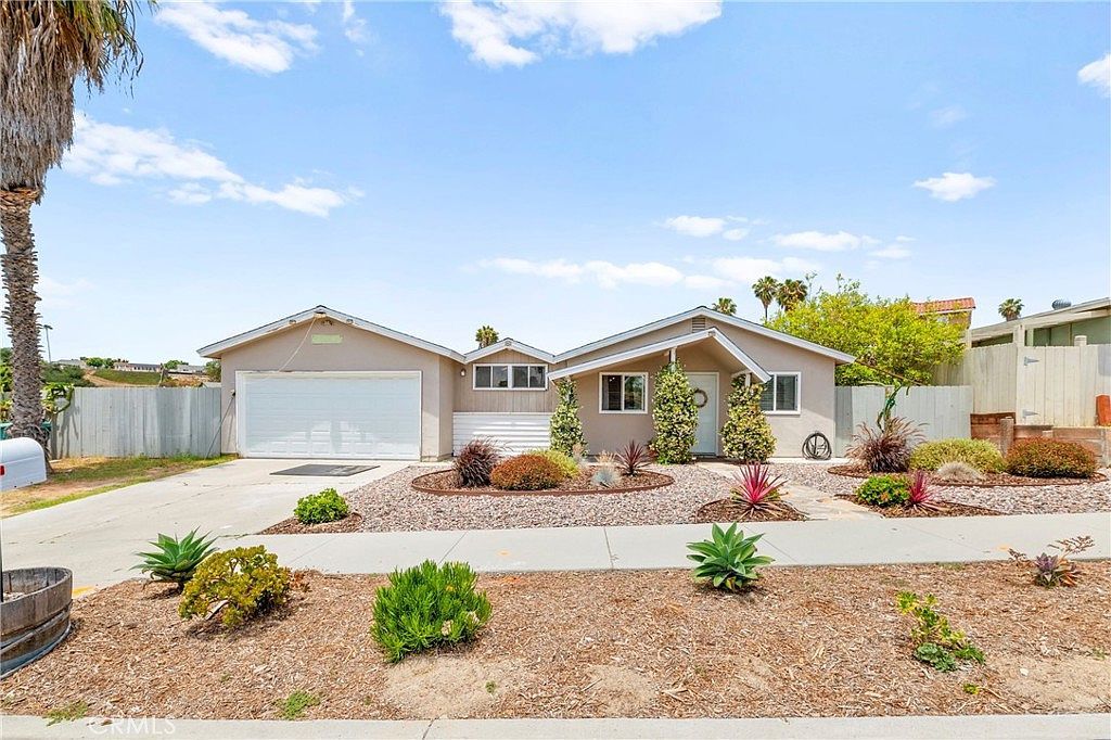 4054 Lewis St Oceanside, CA 92056 - Thumbnail 3