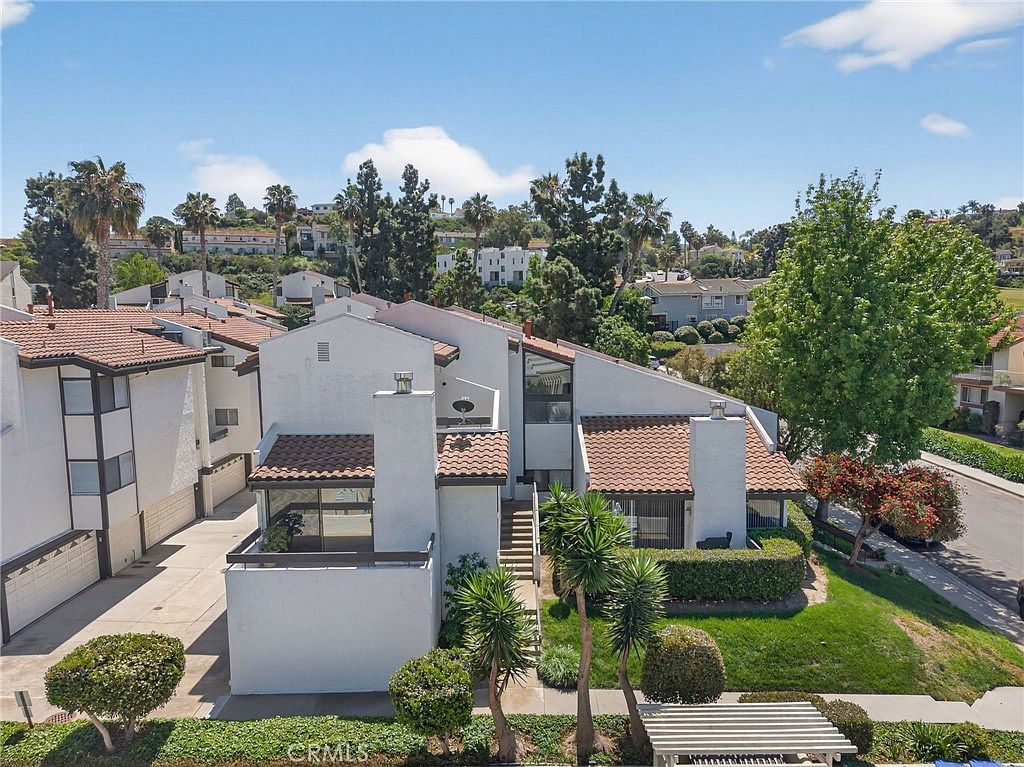 7526 Jerez Ct Unit 4 Carlsbad, CA 92009 - Thumbnail 3