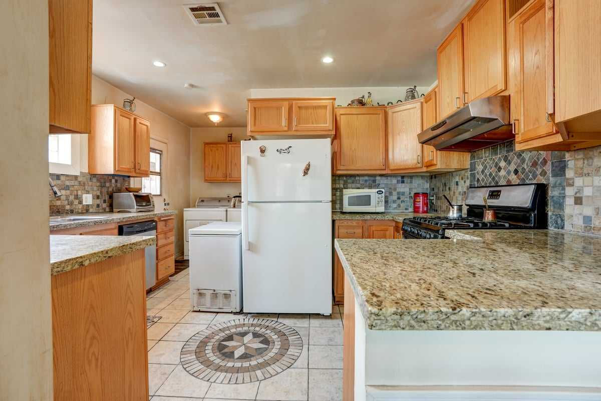 11475 Archwood St, North Hollywood, CA 91606, USA, Los Angeles - Thumbnail 3