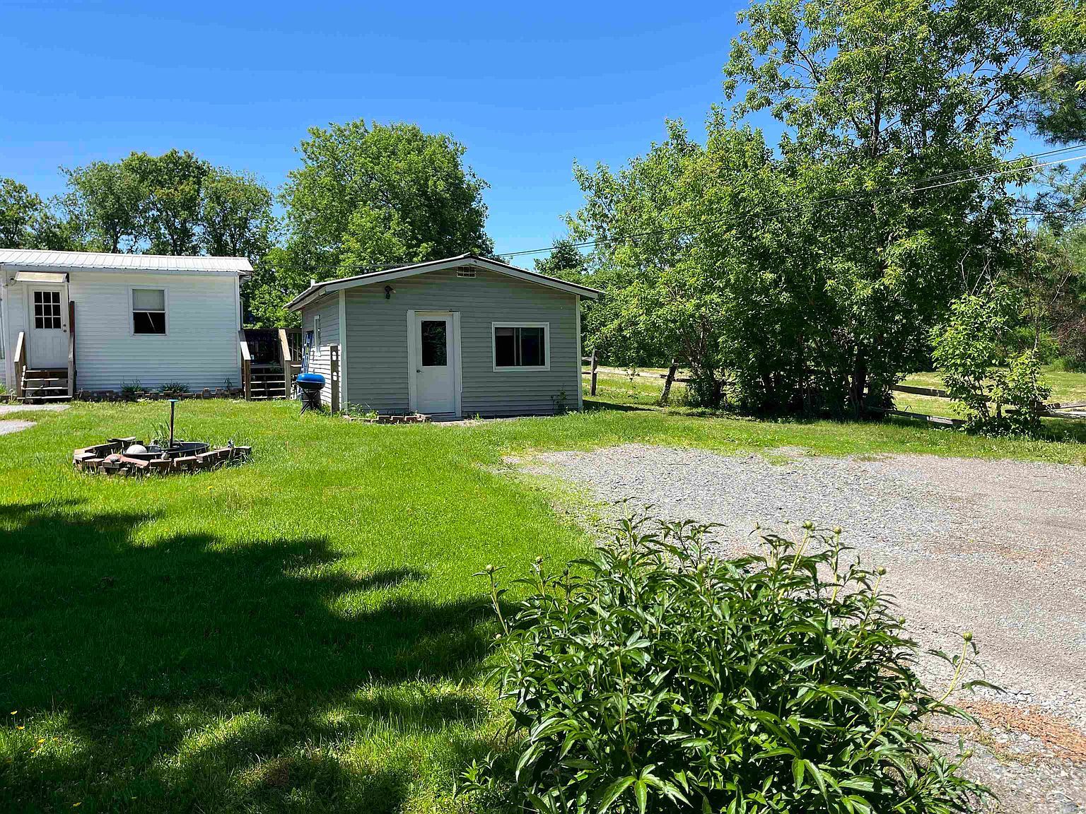 24 Pearl Avenue Ext Saint Albans, VT 05478 - Thumbnail 3