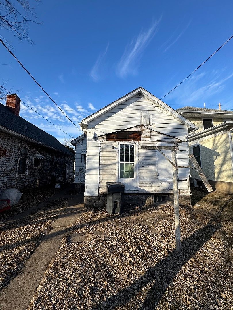 319 1st Ave Clinton, IA 52732 - Thumbnail 3
