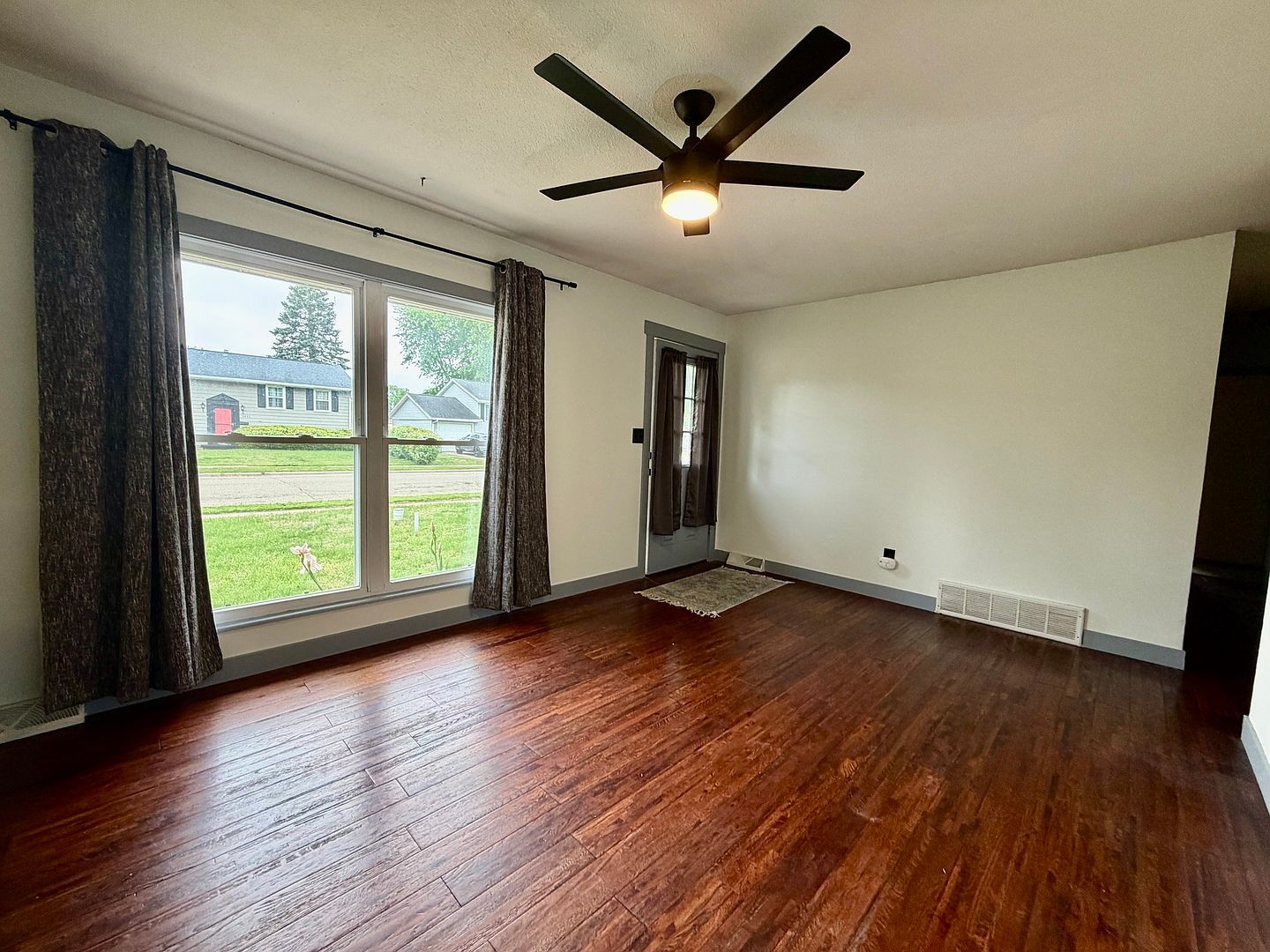 1612 Middle Rd Camanche, IA 52730 - Thumbnail 3
