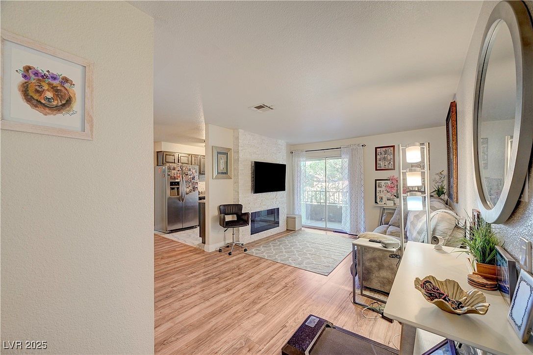 2606 S Durango Dr APT 281 Las Vegas, NV 89117 - Thumbnail 3