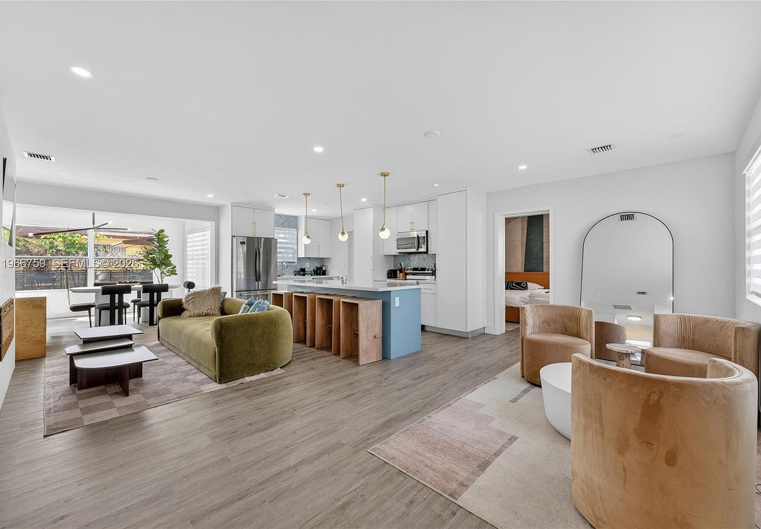 190 NE 173rd St North Miami Beach, FL 33162 - Thumbnail 3