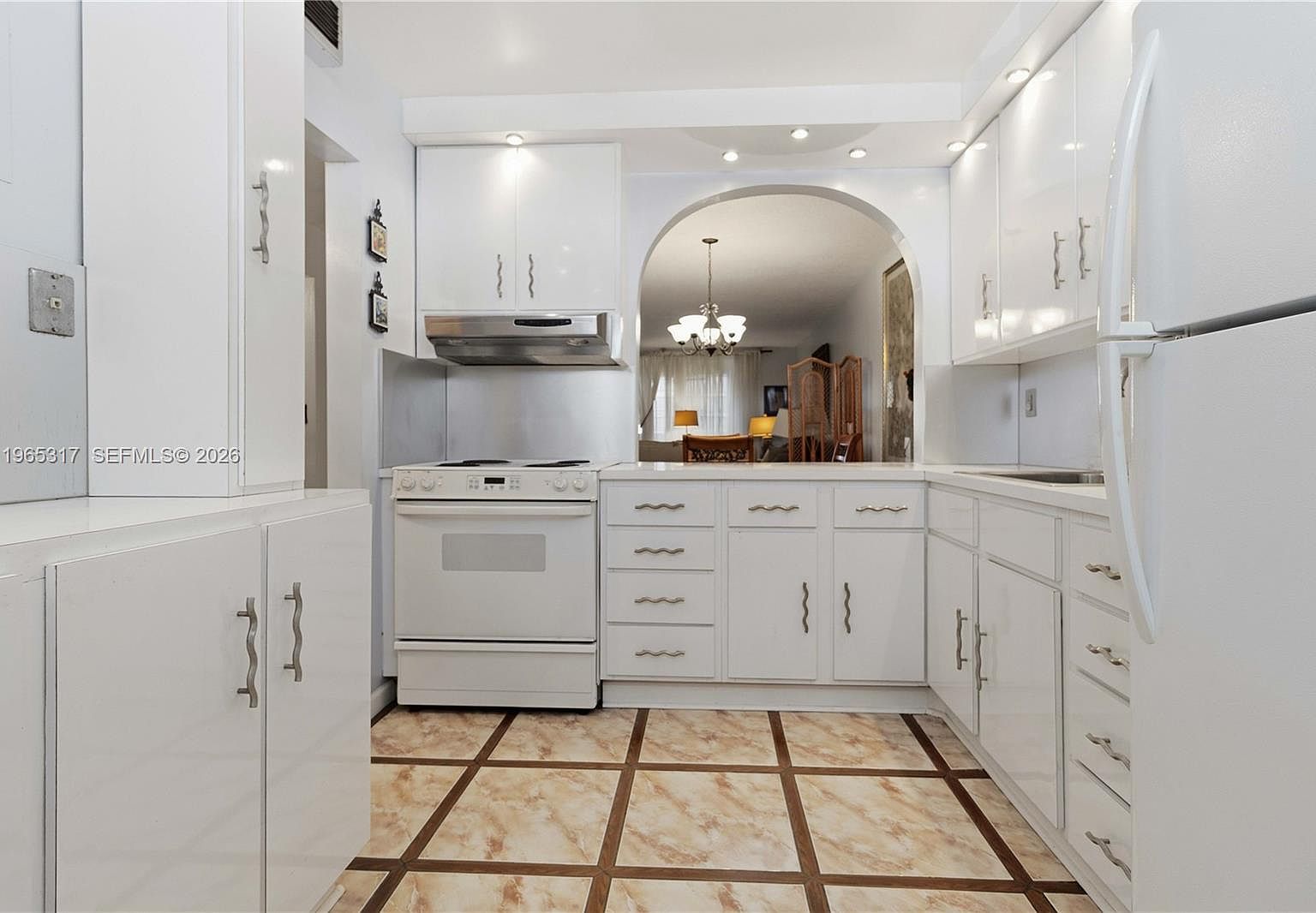 1401 NE Miami Gardens Dr APT 287 North Miami Beach, FL 33179 - Thumbnail 3