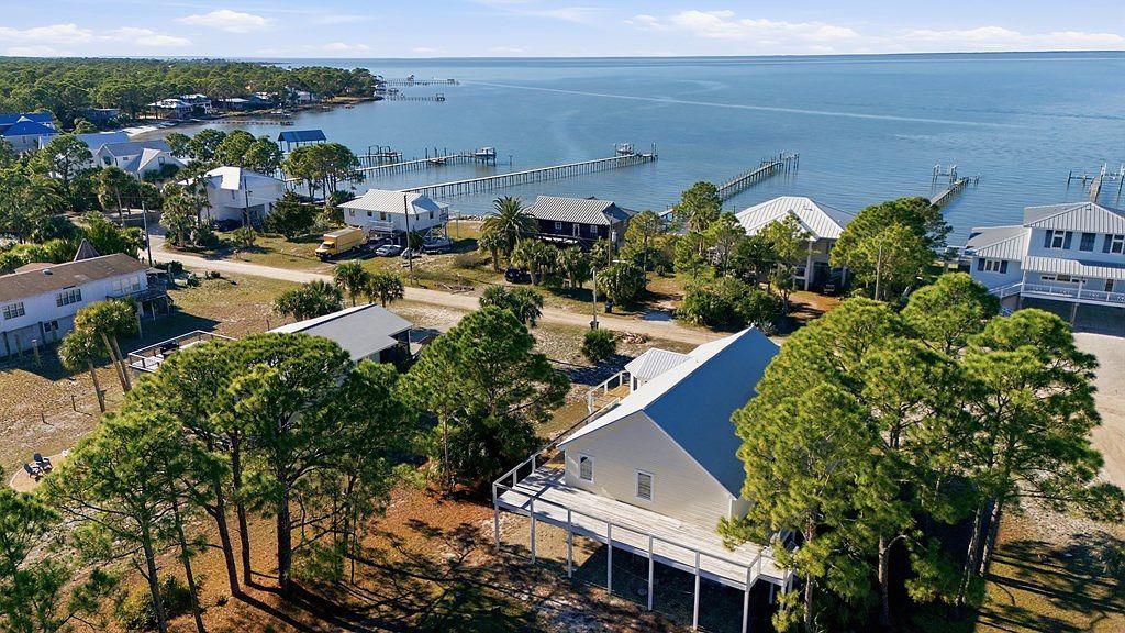 325 Marks St Eastpoint, FL 32328 - Thumbnail 3