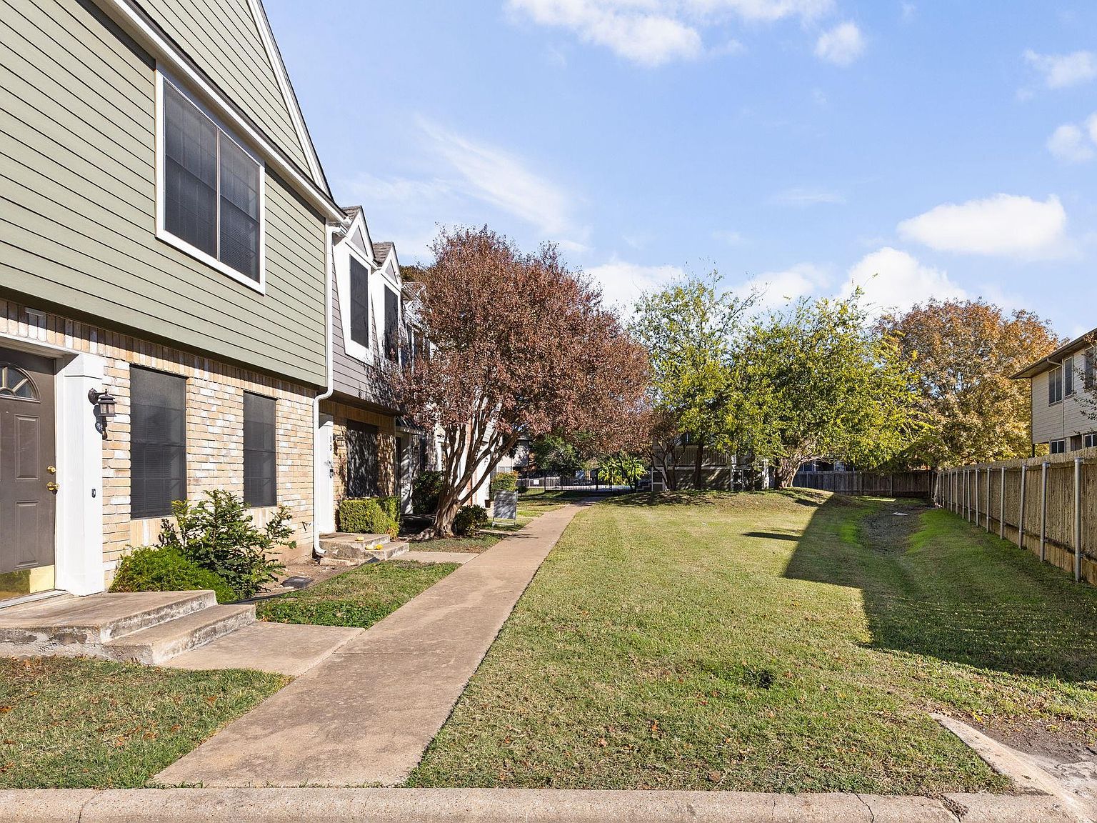 12325 Los Indios Trl UNIT 12 Austin, TX 78729 - Thumbnail 3