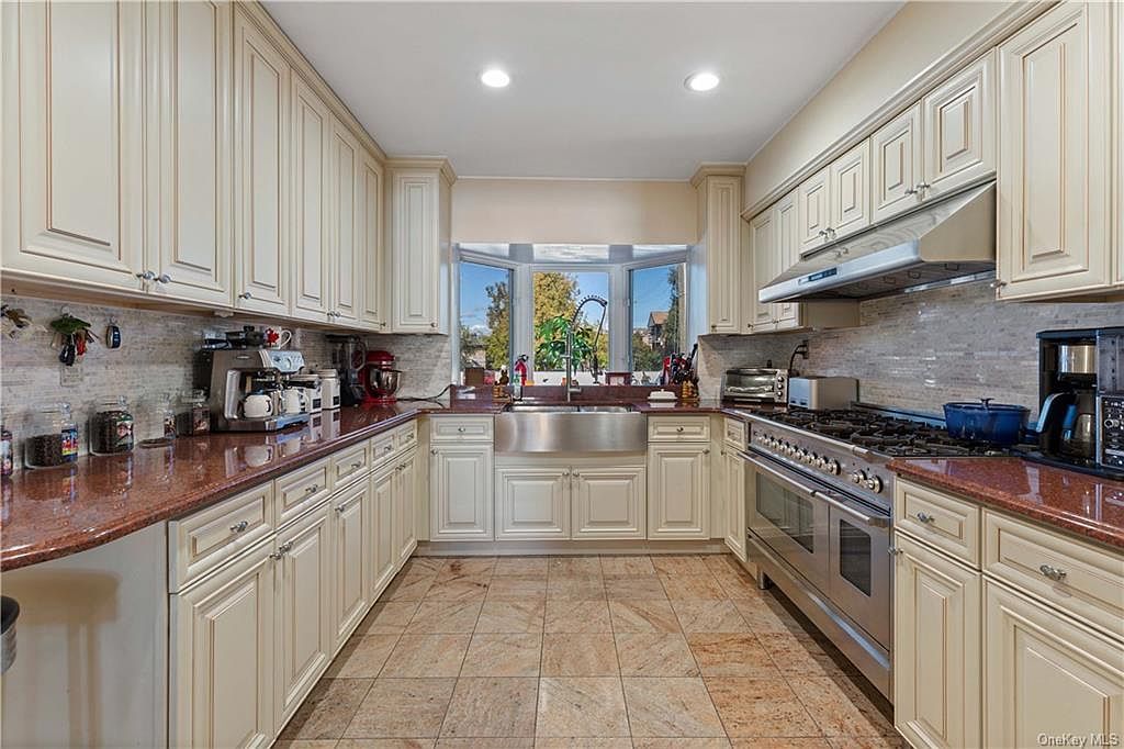 4 Marisa Ct #4A Bronx, NY 10465 - Thumbnail 3