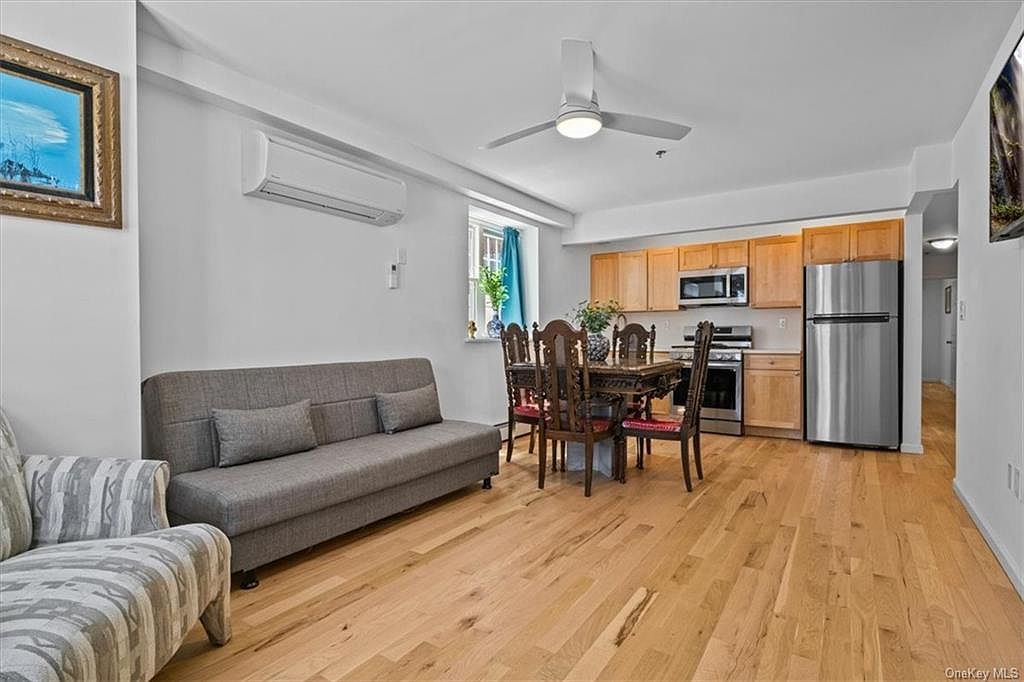 557 Logan Ave Bronx, NY 10465 - Thumbnail 3