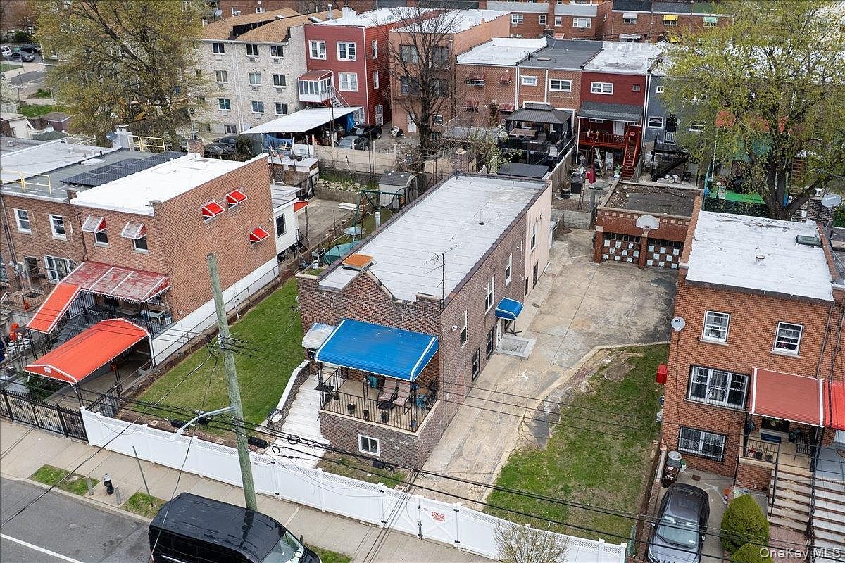 1021 E 213th St Bronx, NY 10469 - Thumbnail 3