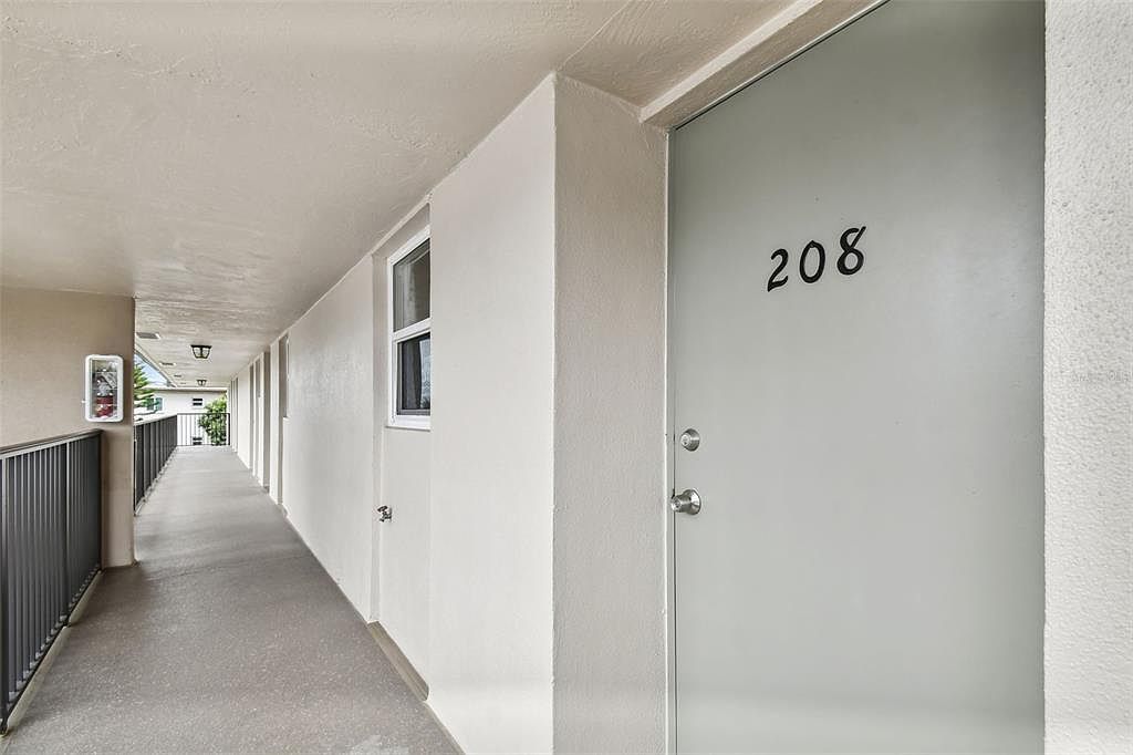 9945 47th Ave N APT 208 Saint Petersburg, FL 33708 - Thumbnail 3