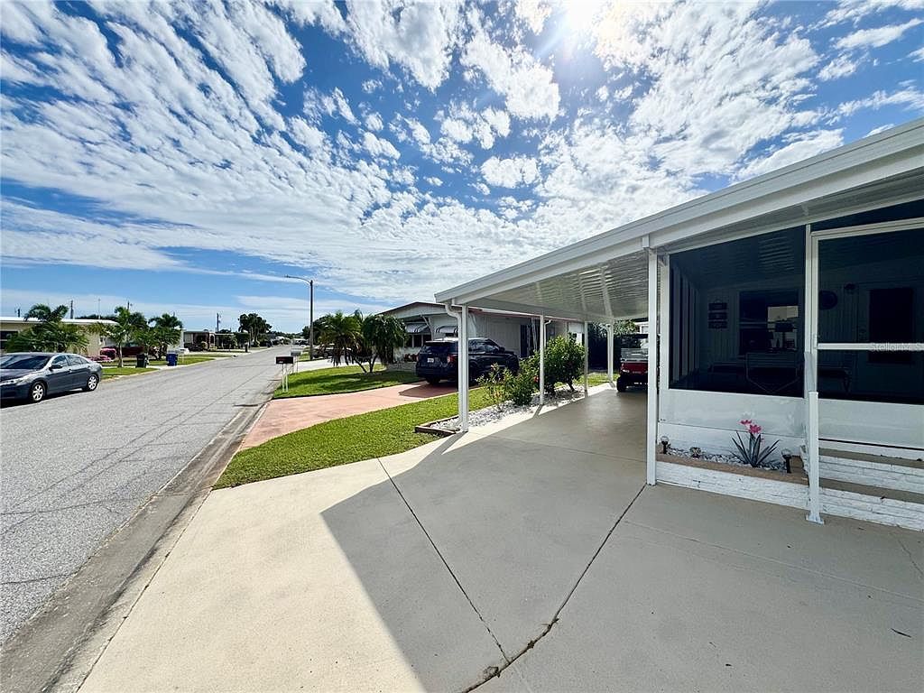 5217 Pebble Beach Ave Sarasota, FL 34234 - Thumbnail 3