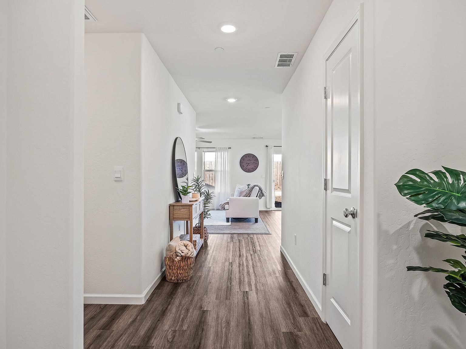 584 Shadow Creek Ct Tulare, CA 93274 - Thumbnail 3