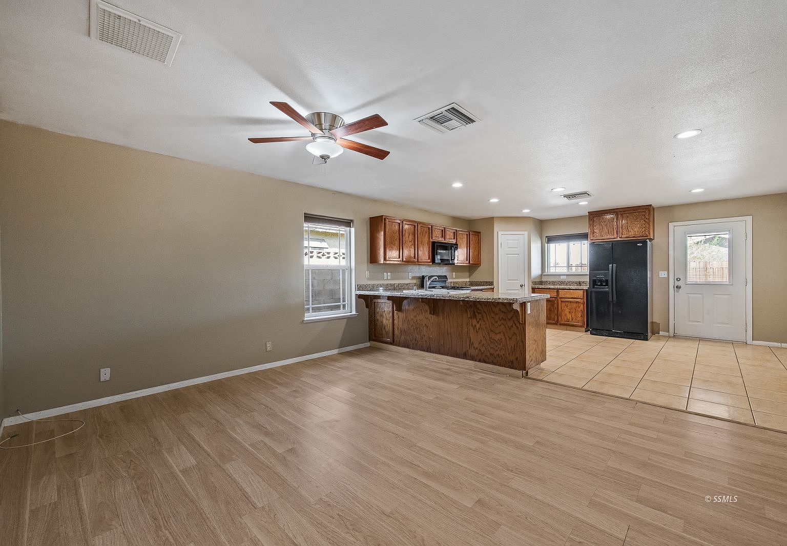 1104 W Coronado Ave Ridgecrest, CA 93555 - Thumbnail 3