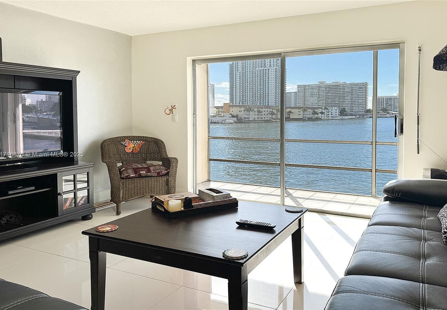 2600 Diana Dr APT 209 Hallandale, FL 33009 - Thumbnail 3