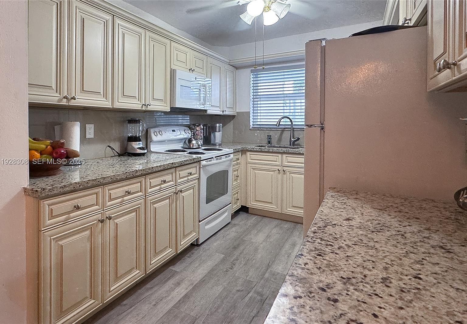 501 Blue Heron Dr APT 220A Hallandale Beach, FL 33009 - Thumbnail 3