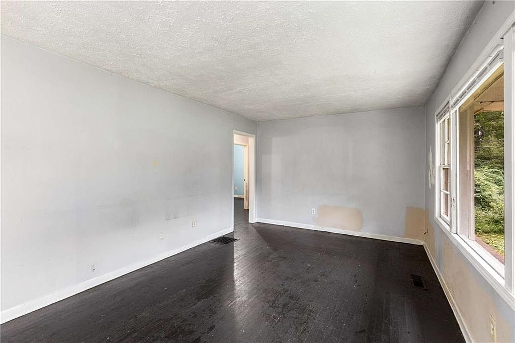 467 Park Valley Dr NW Atlanta, GA 30318 - Thumbnail 3