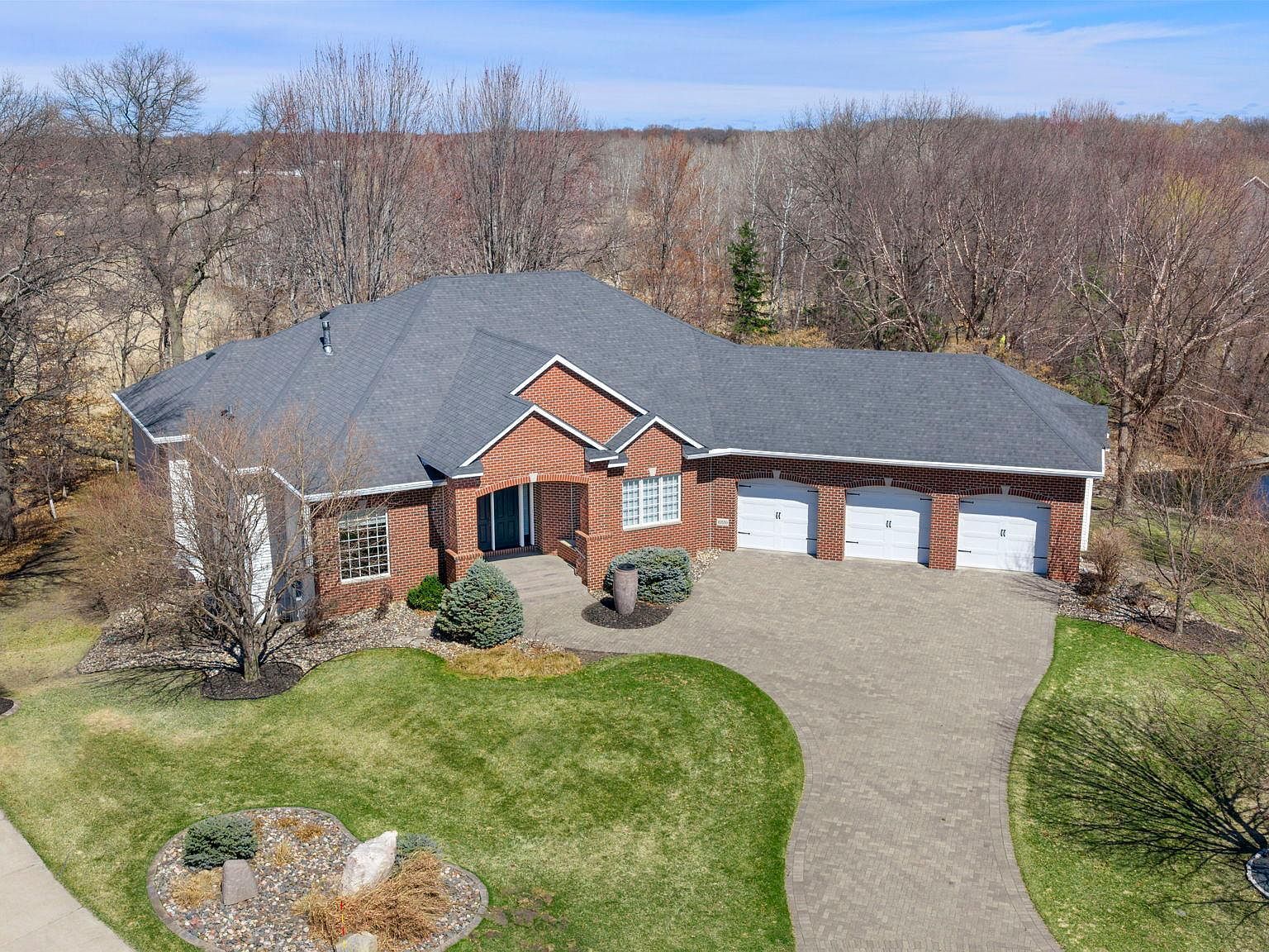 10539 Yancy Ct NE Blaine, MN 55449 - Thumbnail 3