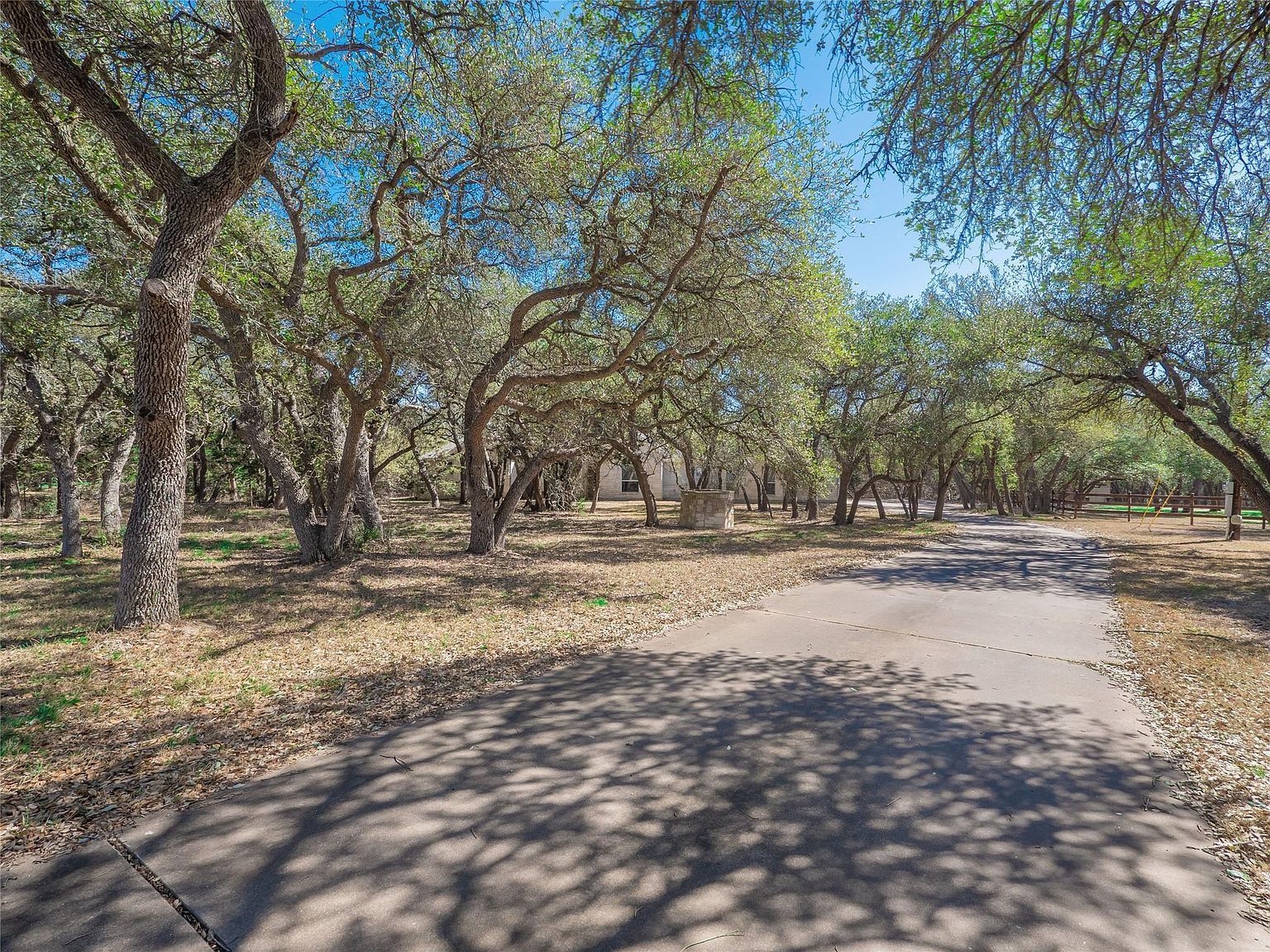 112 Twin Saddles Ln Dripping Springs, TX 78620 - Thumbnail 3