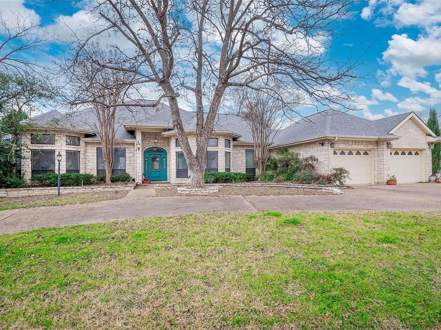 331 Olympia Fields St Marble Falls, TX 78654 - Thumbnail 3