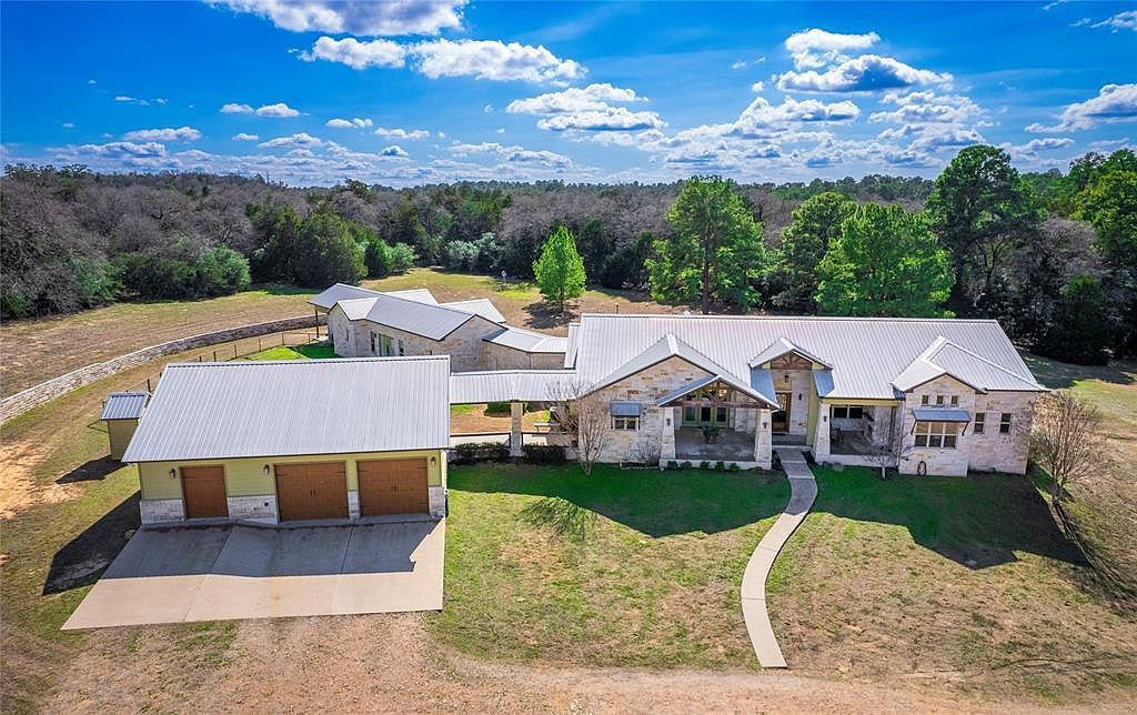 335 La Reata Trl Smithville, TX 78957 - Thumbnail 3