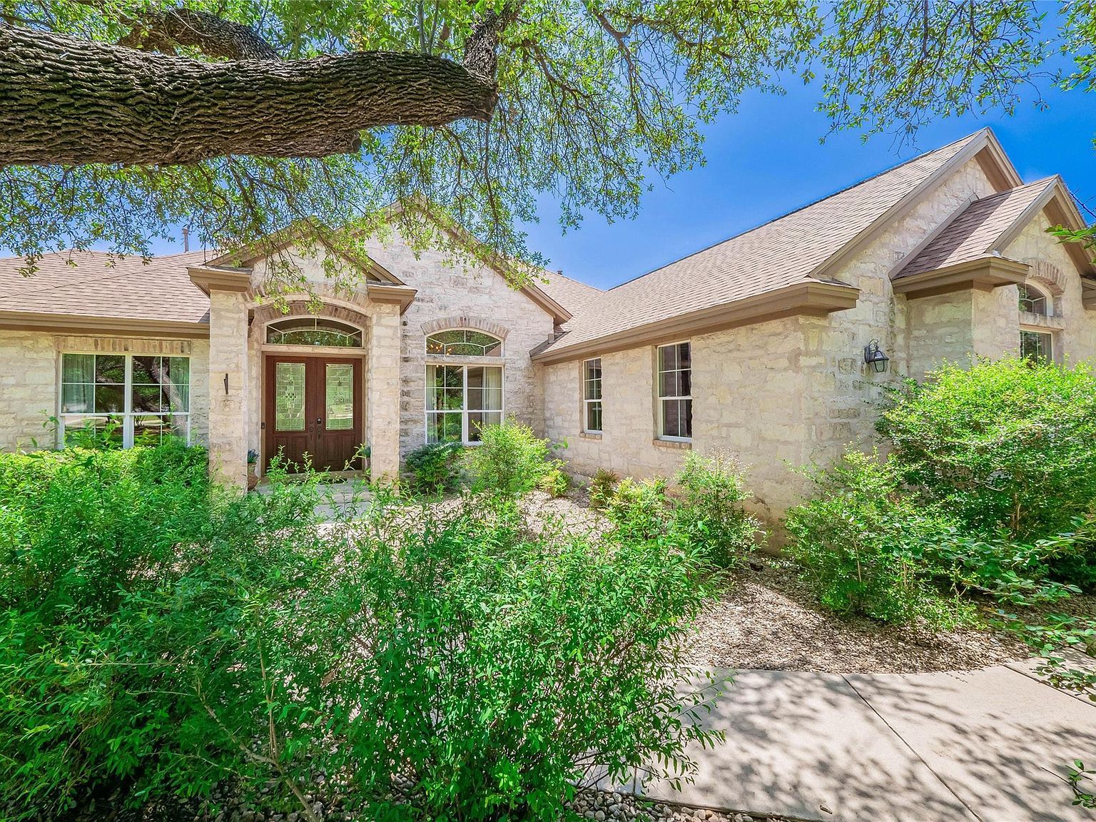 104 E Rustle Cv Georgetown, TX 78628 - Thumbnail 3