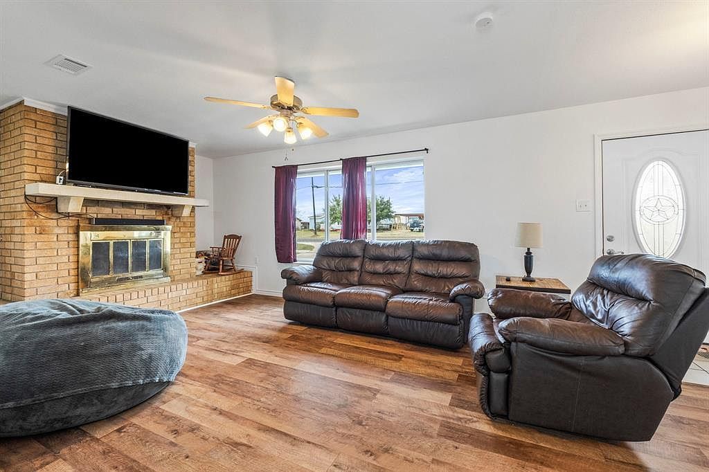 909 7th St Lexington, TX 78947 - Thumbnail 3