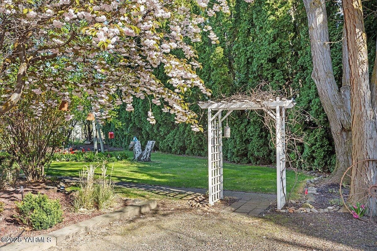 10401 1739th Pr NW Grandview, WA 98930 - Thumbnail 3