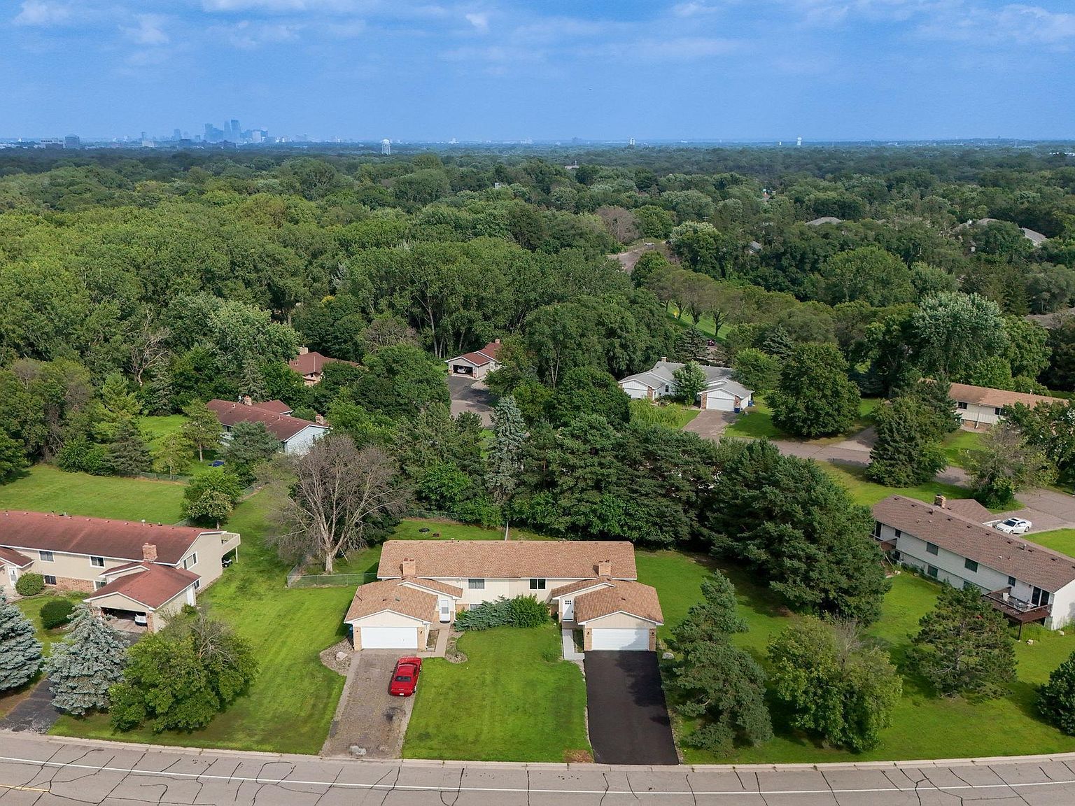 2515 Royals Dr Hopkins, MN 55305 - Thumbnail 3