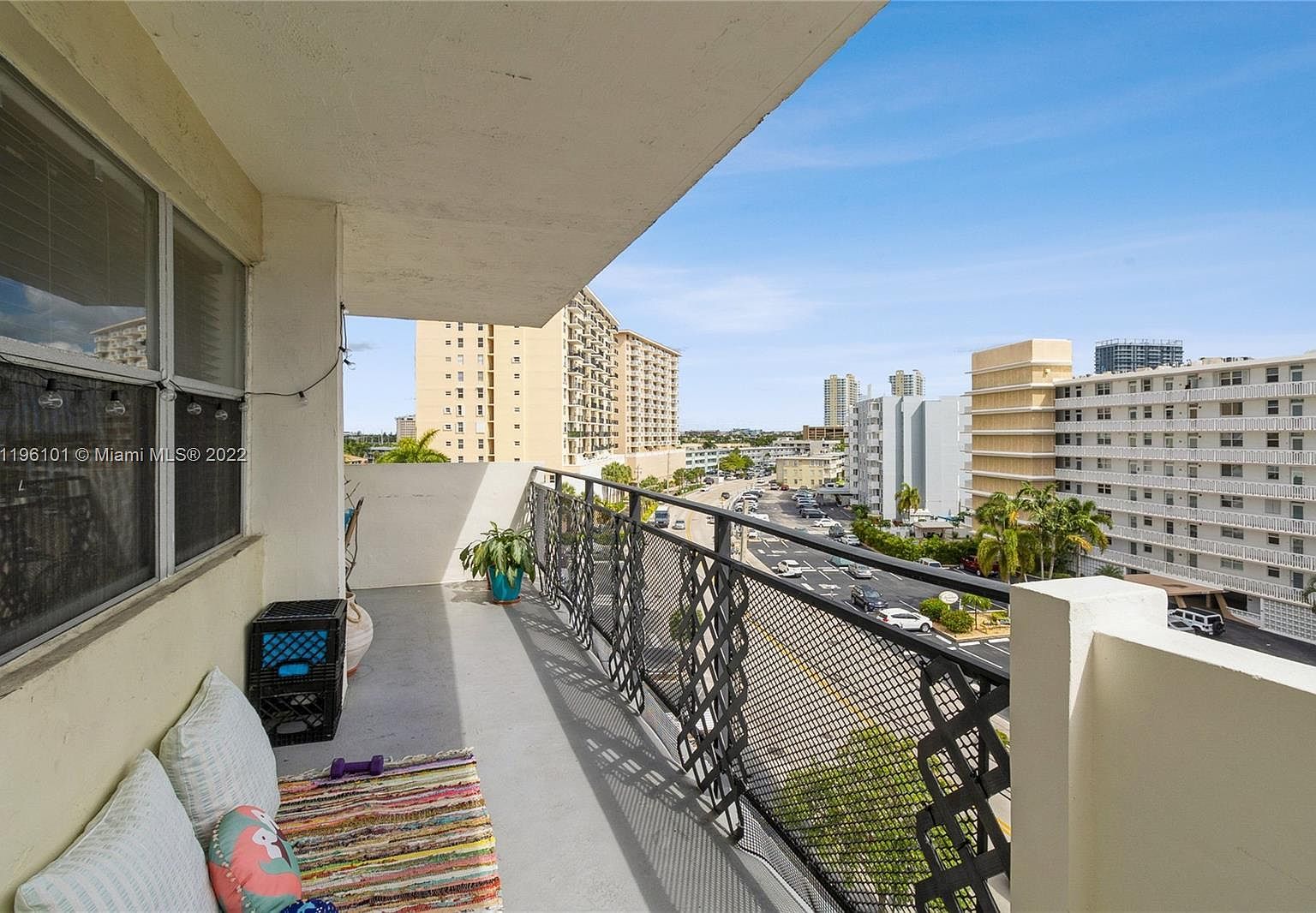 401 Golden Isles Dr APT 613 Hallandale, FL 33009 - Thumbnail 3