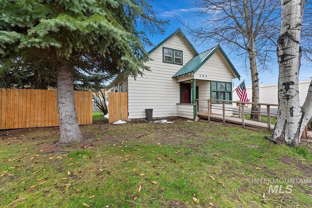 121 S Main St Cascade, ID 83611 - Thumbnail 3