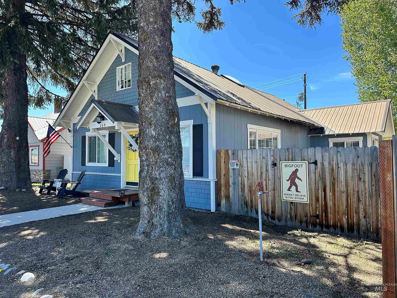 209 S Front St Cascade, ID 83611 - Thumbnail 3