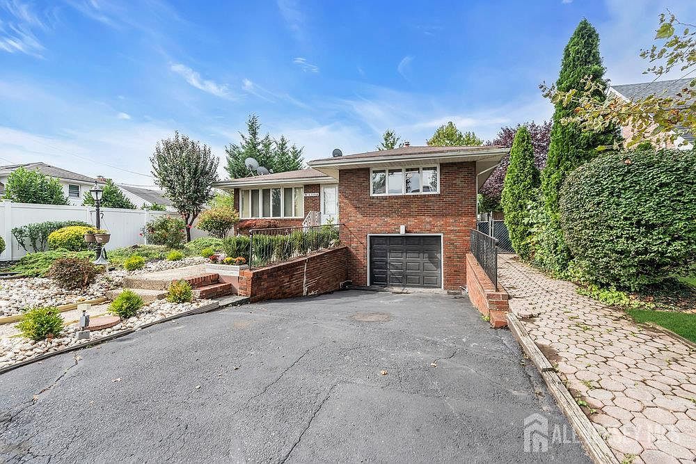 585 Noe Ave Woodbridge, NJ 07095 - Thumbnail 3