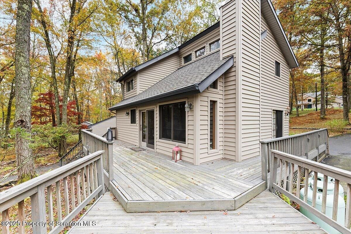 262 Fawn Lake Dr Hawley, PA 18428 - Thumbnail 3